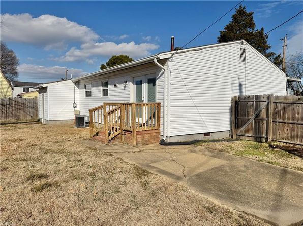 22 Juanita Dr, Hampton, VA 23666