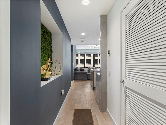 4th image of 1200 Main St APT 1607