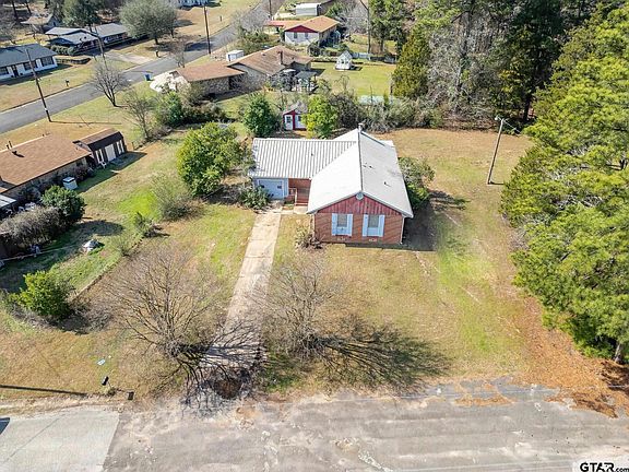 2nd image of 304 Hillcrest Blvd