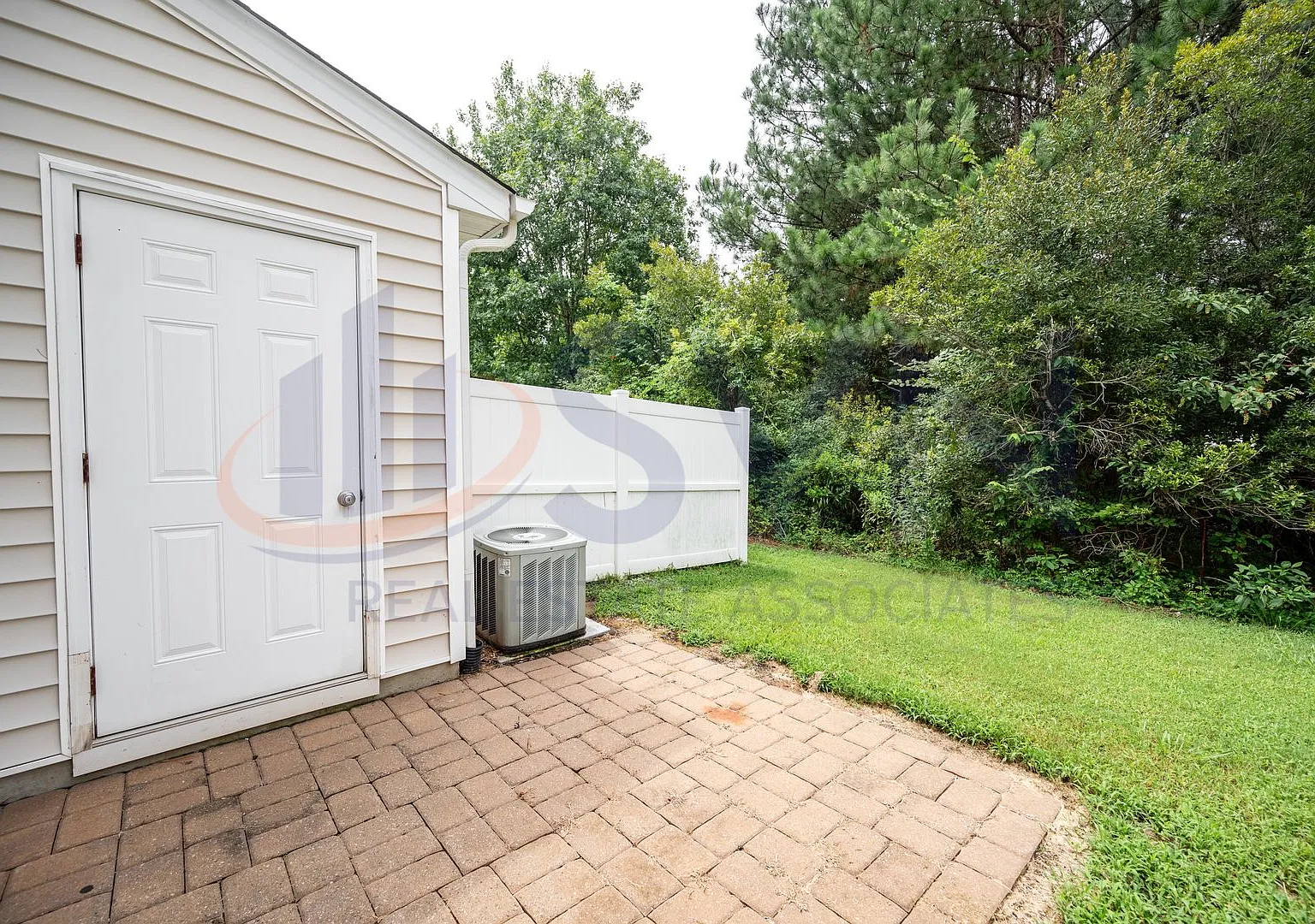 Cozy 2BR, 1.5BA Townhome in Durham Amberlynn Valley Neighborhood — Photo 3