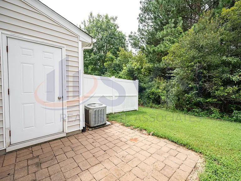 3107 Ivey Wood Ln — Photo 3