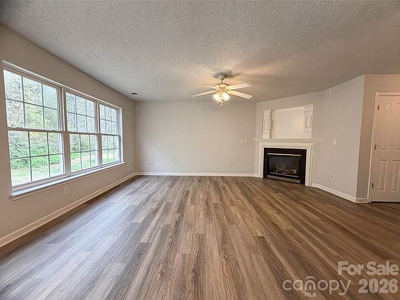 3rd image of 2312 Meadecroft Rd