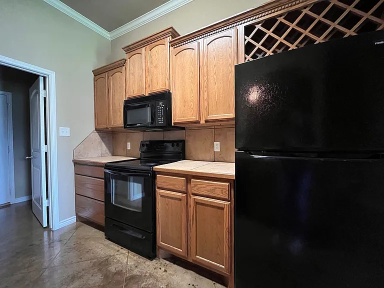 3037 Breton St — Photo 6