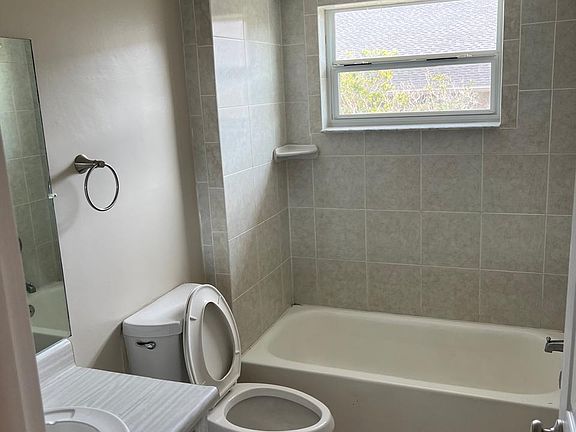 4th image of 1320 Moreland Dr Unit 6