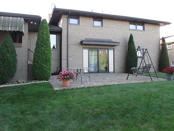 3rd image of 304 Henry Dr