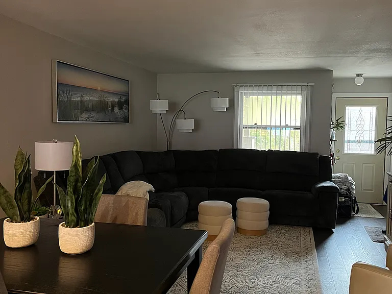 1351 Lauderdale Pl — Photo 3