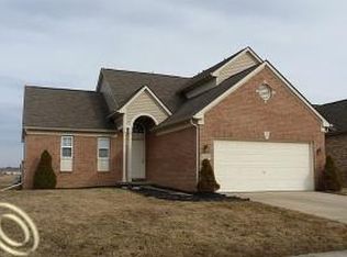 6015 Swan Lake Dr, Romulus, MI 48174