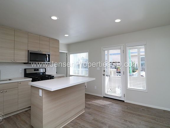 5th image of 3617 Ocean Front Walk APT D