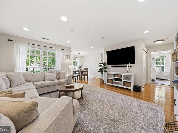 4th image of 2506 Coach House Way APT 1C