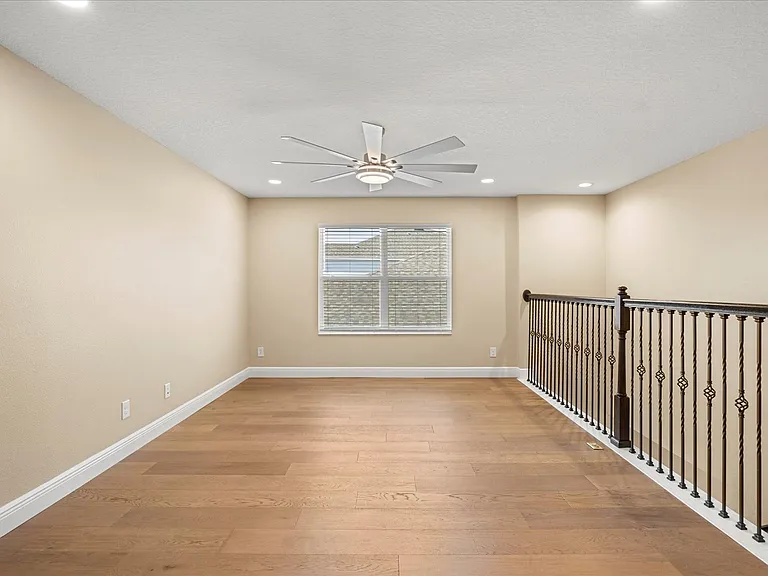 2049 Heart Lake Dr — Photo 20