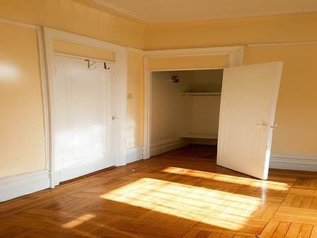 3rd image of 341 Saint Johns Pl APT 3