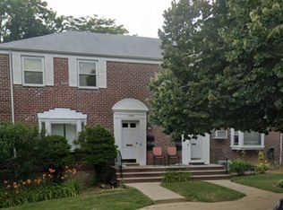 7020 261st St #1B, Glen Oaks, NY 11004