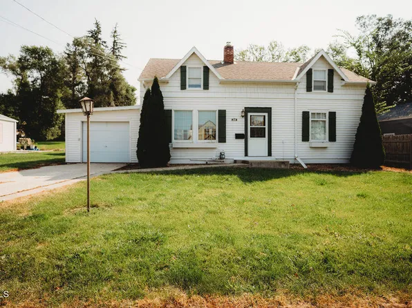 208 9th Ave NE, Jamestown, ND 58401