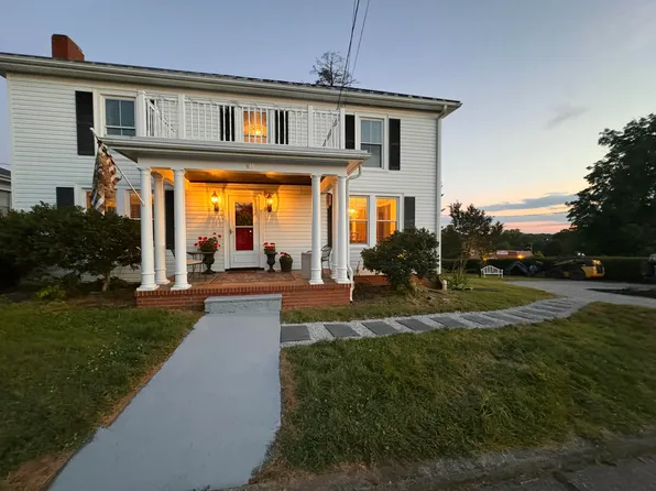 40 High St, Rocky Mount, VA 24151