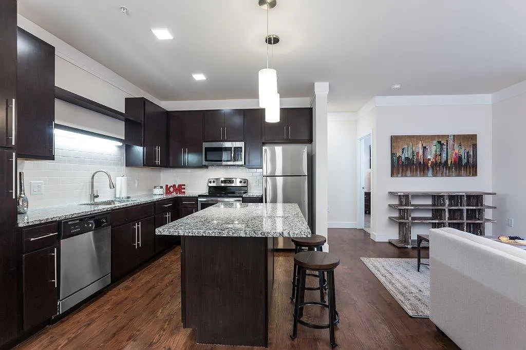 Vanguard Heights — Photo 1