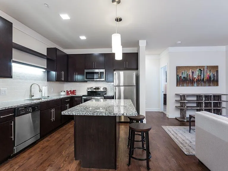 Vanguard Heights — Photo 1
