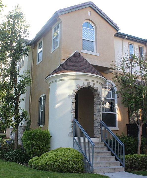 1st image of 16 Harvest Point Ln