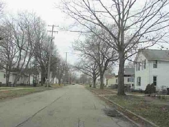 Exterior Neighborhood (street photo)
