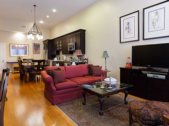 4th image of 3311 Yupon St APT 319