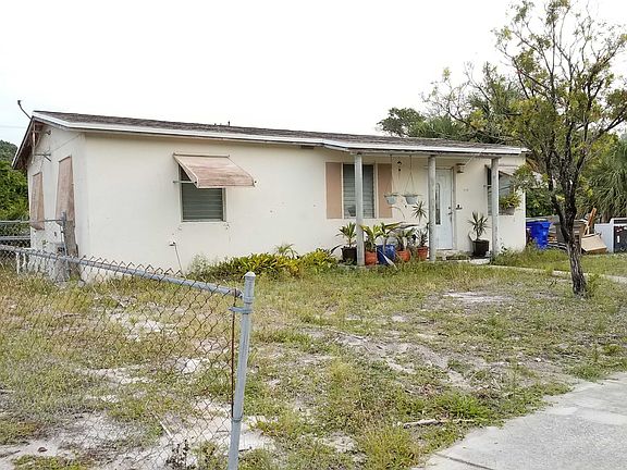 2nd image of 510 NE 45th St