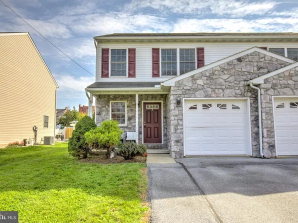 126 E Broad St, New Holland, PA 17557