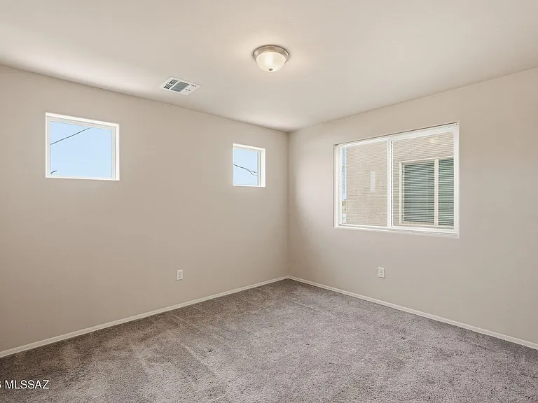 2815 N Fair Oaks Ave — Photo 24