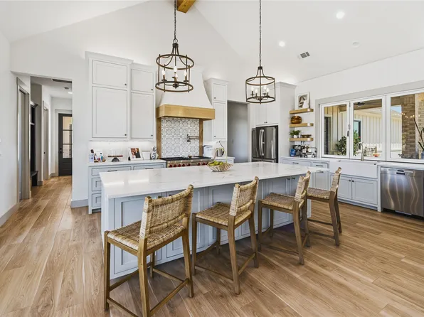 212 Russell Ct, Weatherford, TX 76087