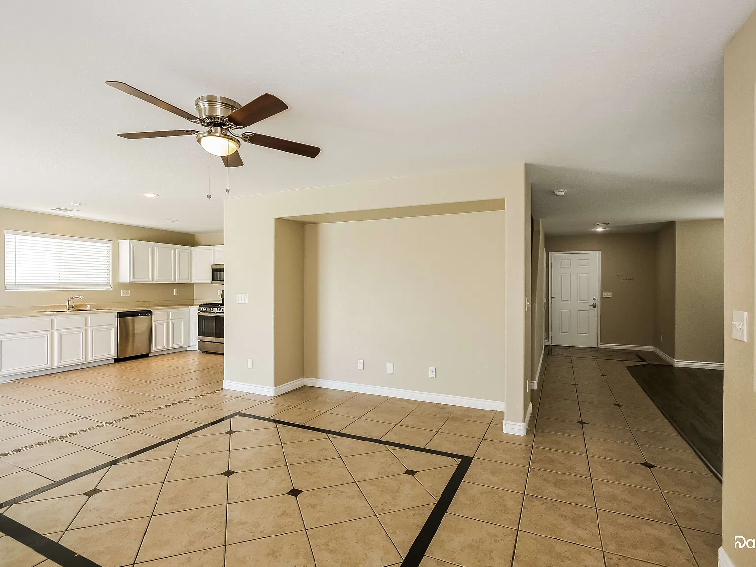 4 bed, 2.5 bath, 2216 sqft, $2,715 — Photo 4