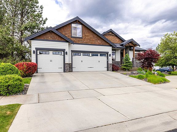 3rd image of 2808 W Horizon Ridge Ln