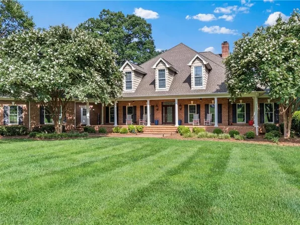 404 Ararat Rd, Pilot Mtn, NC 27041