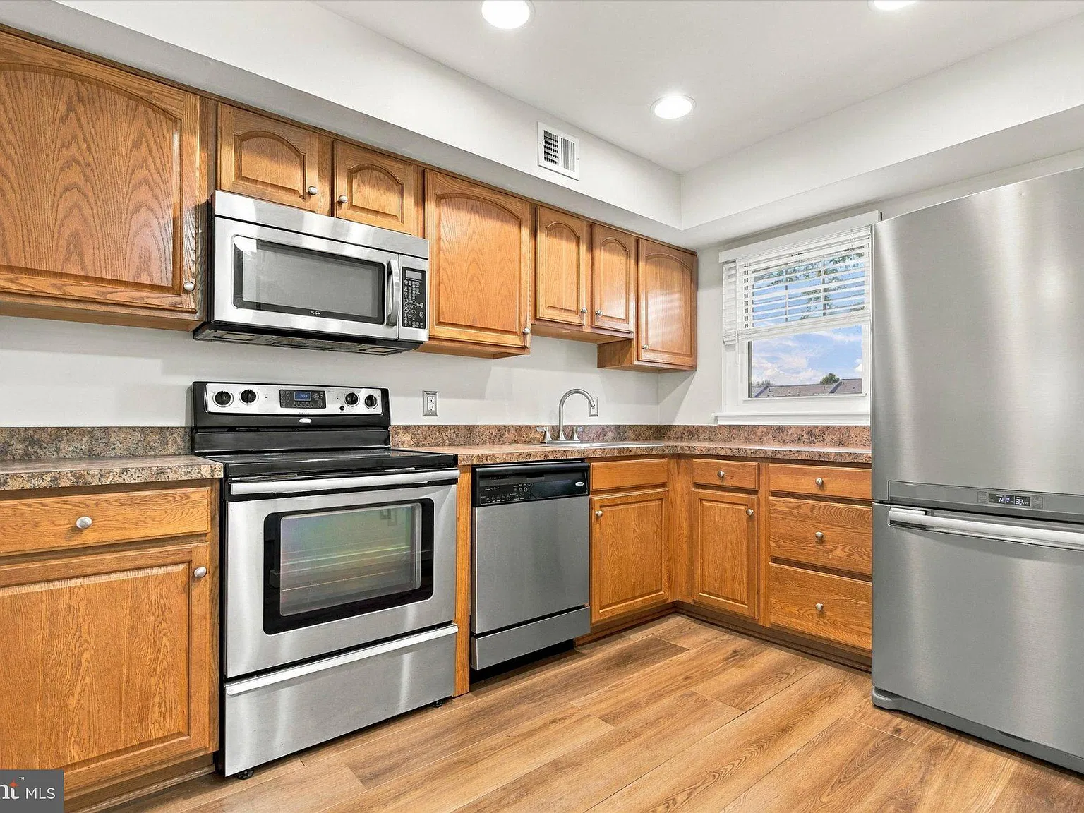 34 Winston Ct — Photo 2