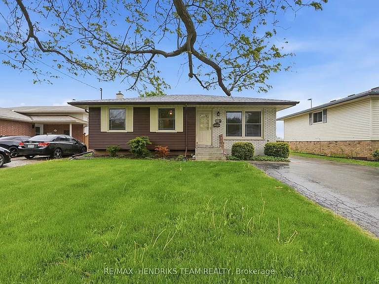 23 Crescentwood Dr — Photo 3