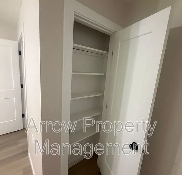 1015 W 14th St #8 — Photo 16