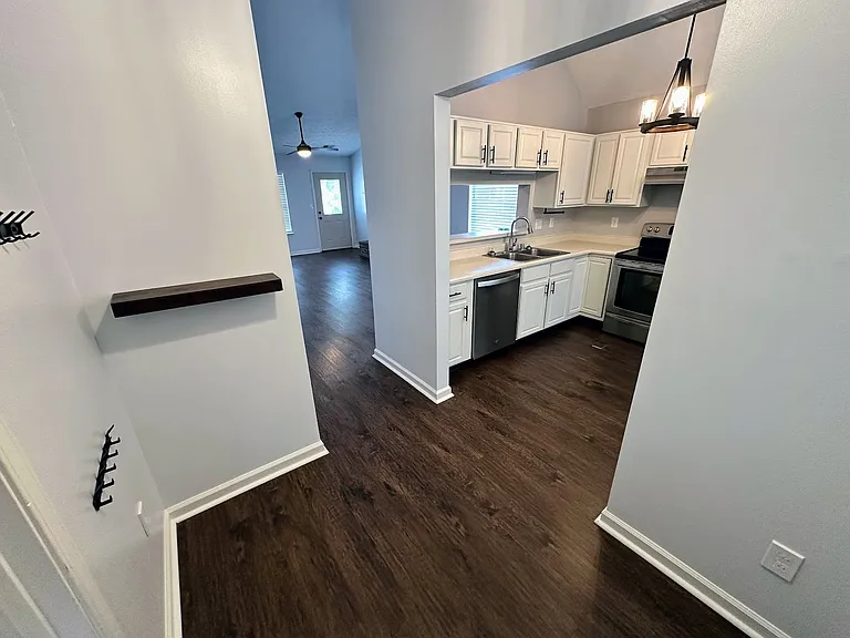 3821 Landridge Dr — Photo 2