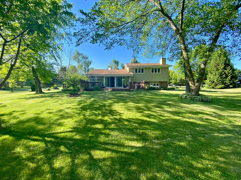 2nd image of N69W25869 Coventry Ct