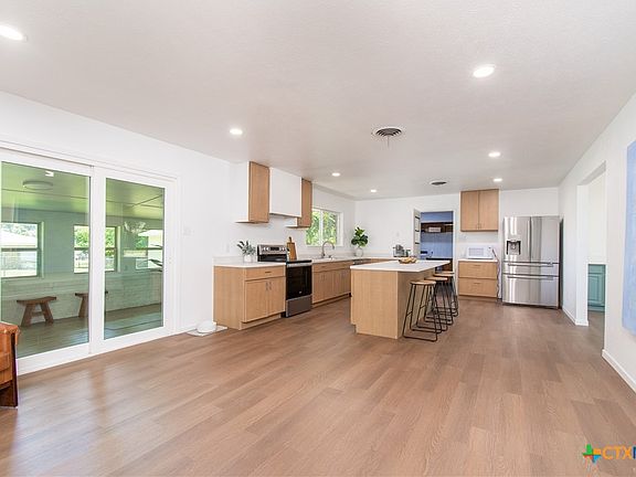 5th image of 307 W Welton Ave