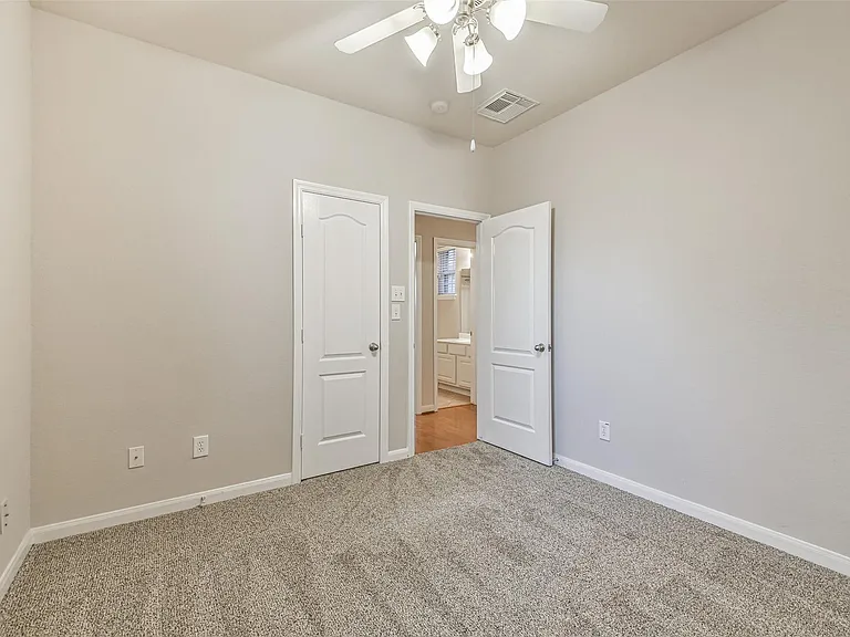 9506 Gramond Hall Ct — Photo 35