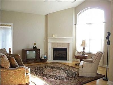 3rd image of 900 Villas Dr