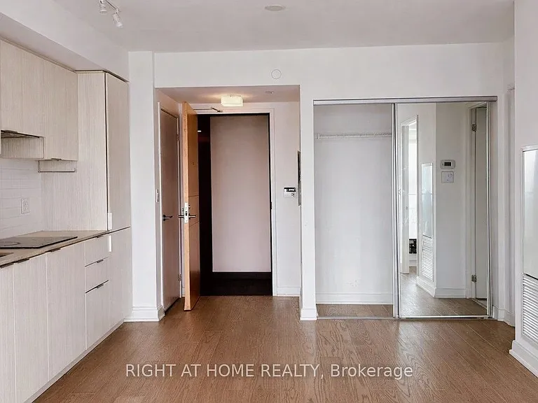 11 Wellesley St W #4301 — Photo 3
