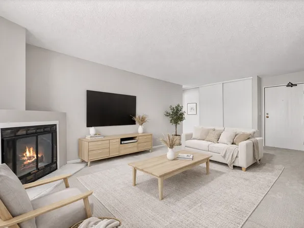 7601 W 101st St APT 215, Bloomington, MN 55438