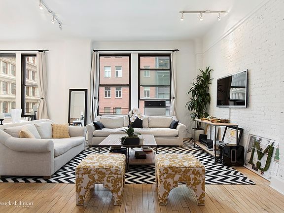 2nd image of 366 Broadway 4a