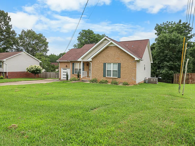 808 Leigh Ann Dr — Photo 4