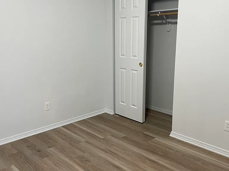 2214 N Abbey Glen Ct — Photo 8