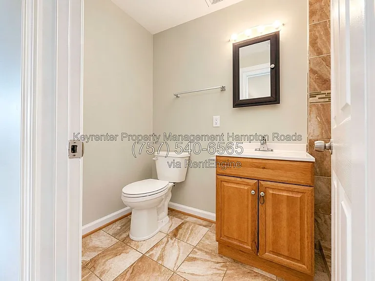 711 Marcus St — Photo 16