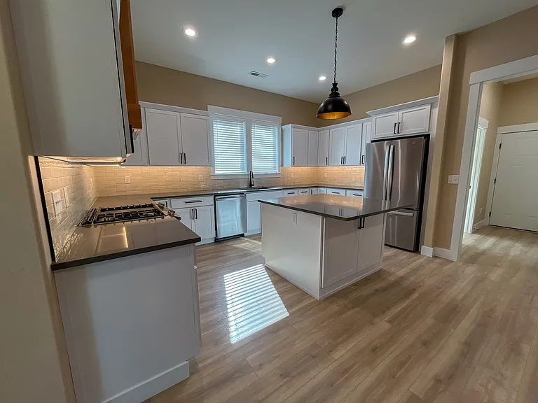 1220 W Spring Ln — Photo 10