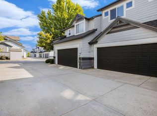 3752 Oakwood Dr, Longmont, CO 80503