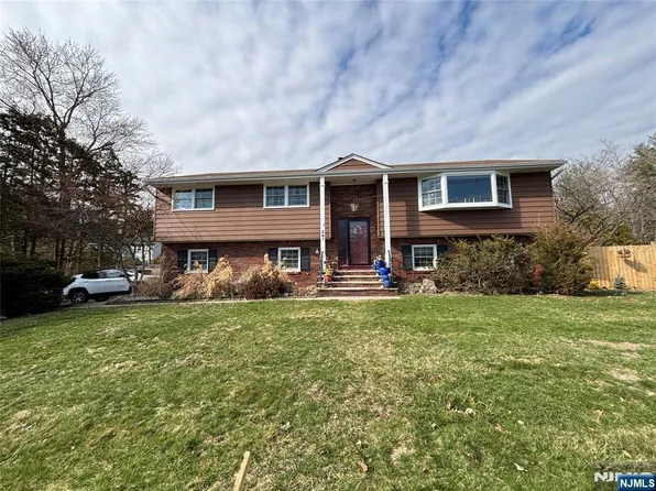 241 Prospect Ave, Park Ridge, NJ 07656