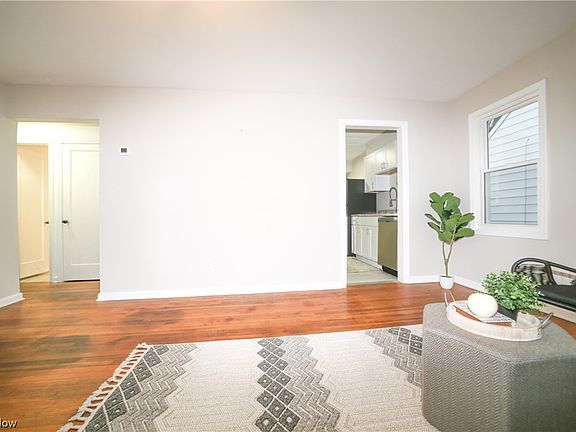 4th image of 25701 Briardale Ave