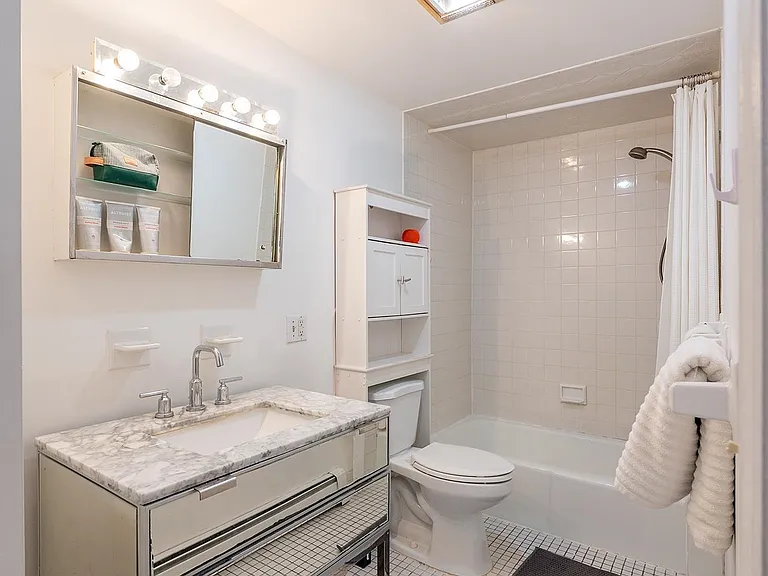 290 Barrow St #1 — Photo 8