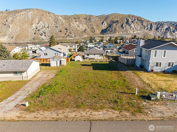 2nd image of 185 E Entiat Drive